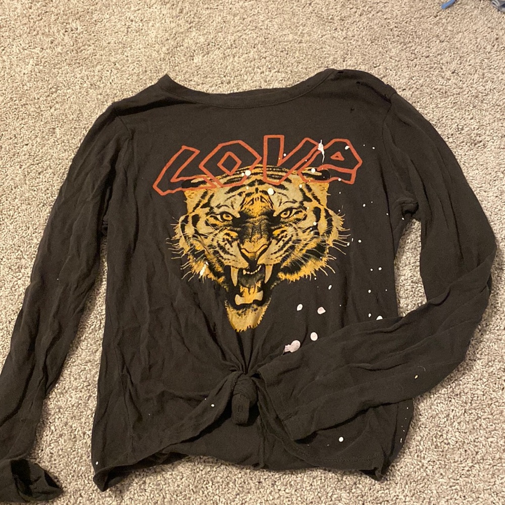 Super cute graphic long sleeve